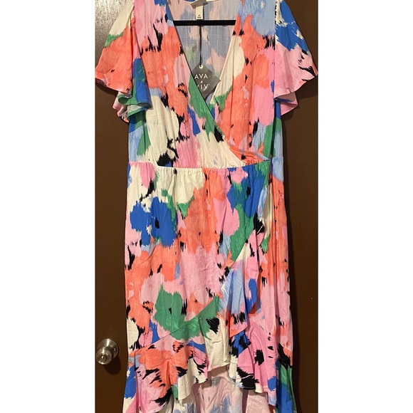 Ava & Viv Abstract Floral Short Sleeve Flutter Wrap Midi Dress in size 1X/18 - Picture 6 of 10